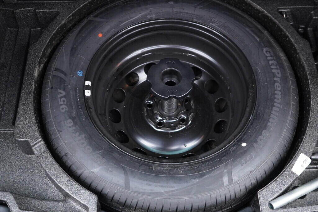 OV190V09672_43.webp_KAROQ Style 2.0 TDI 85 kW automat, DPH