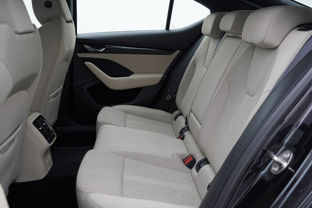 OV190V09680_36.webp_OCTAVIA Style 1.5 TSI 110 kW manuál, DPH