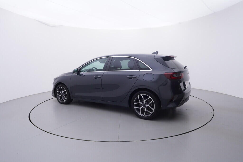 OV190V09682_16.webp_CEED Exclusive DCT 1.5 T-GDi 118 kW automat, DPH