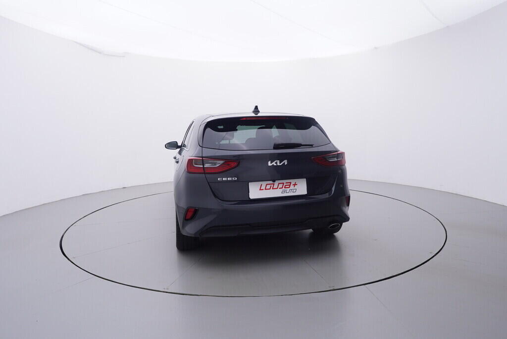 OV190V09682_17.webp_CEED Exclusive DCT 1.5 T-GDi 118 kW automat, DPH