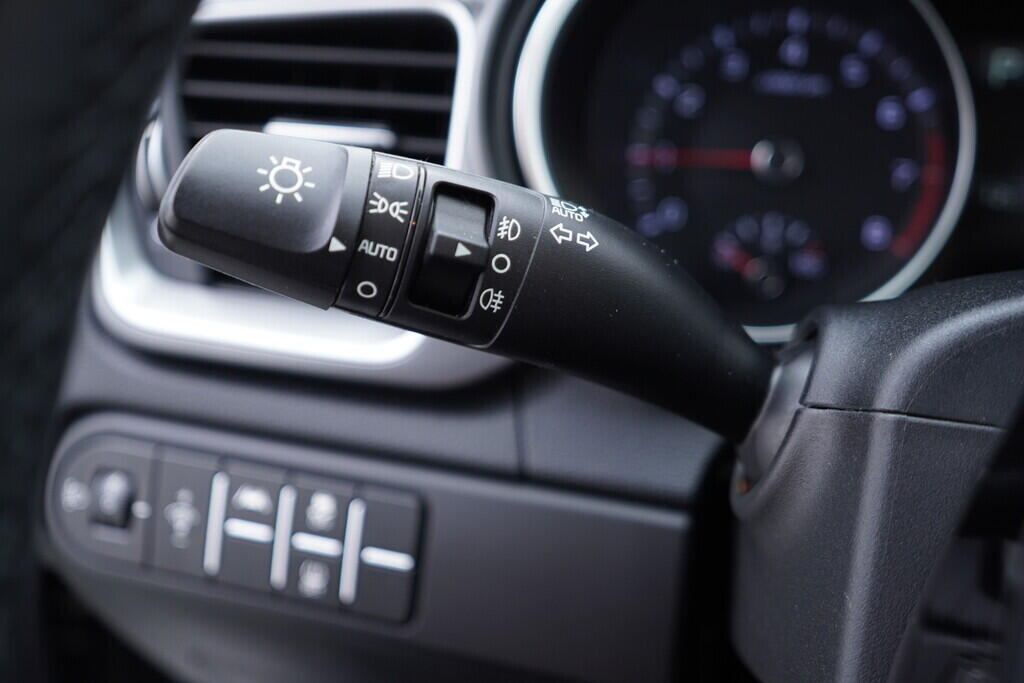 OV190V09682_23.webp_CEED Exclusive DCT 1.5 T-GDi 118 kW automat, DPH