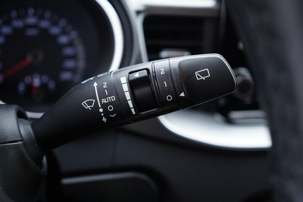 OV190V09682_24.webp_CEED Exclusive DCT 1.5 T-GDi 118 kW automat, DPH