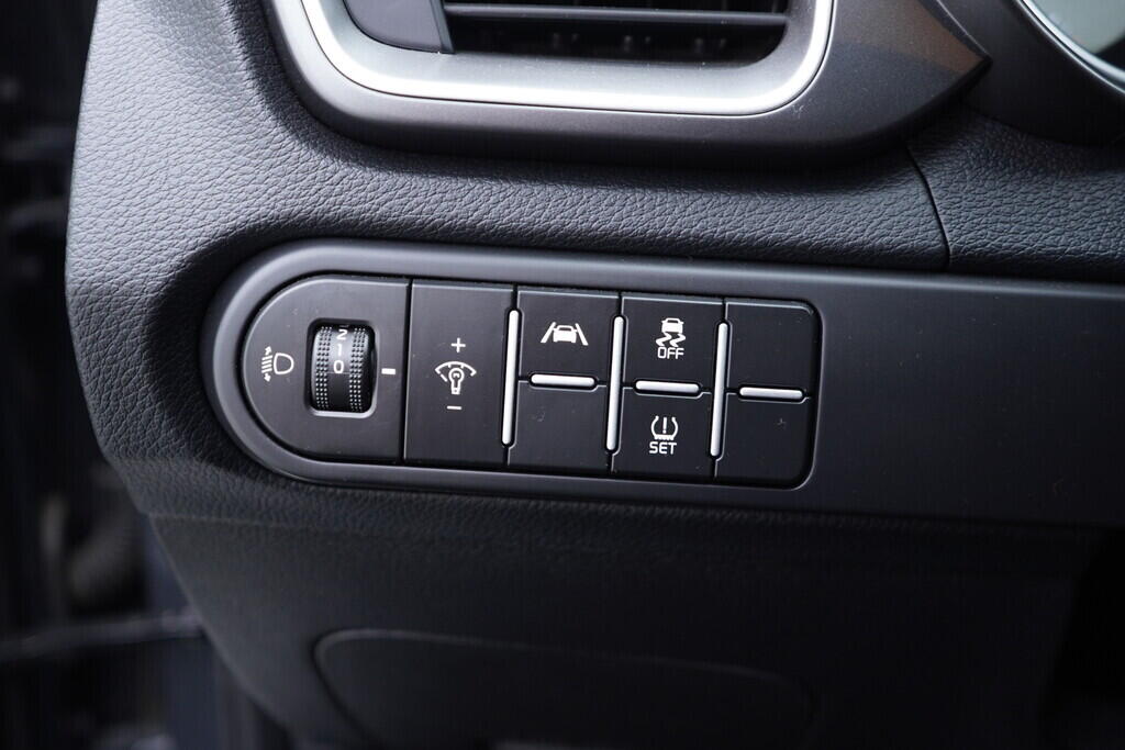 OV190V09682_27.webp_CEED Exclusive DCT 1.5 T-GDi 118 kW automat, DPH