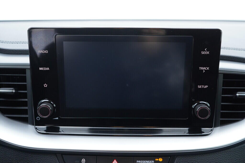 OV190V09682_30.webp_CEED Exclusive DCT 1.5 T-GDi 118 kW automat, DPH