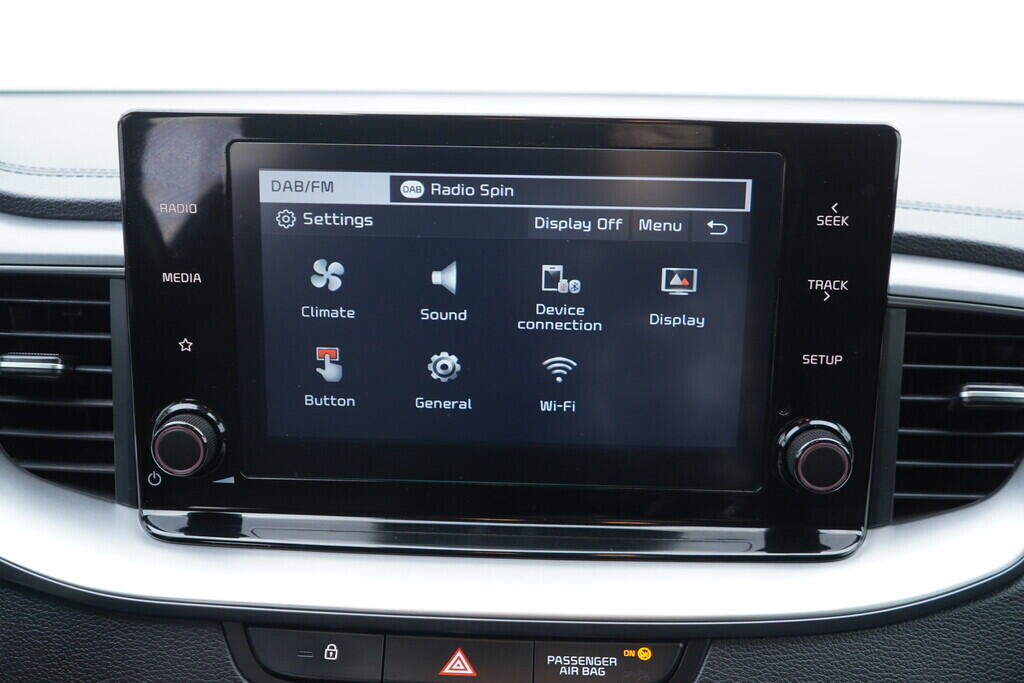 OV190V09682_31.webp_CEED Exclusive DCT 1.5 T-GDi 118 kW automat, DPH