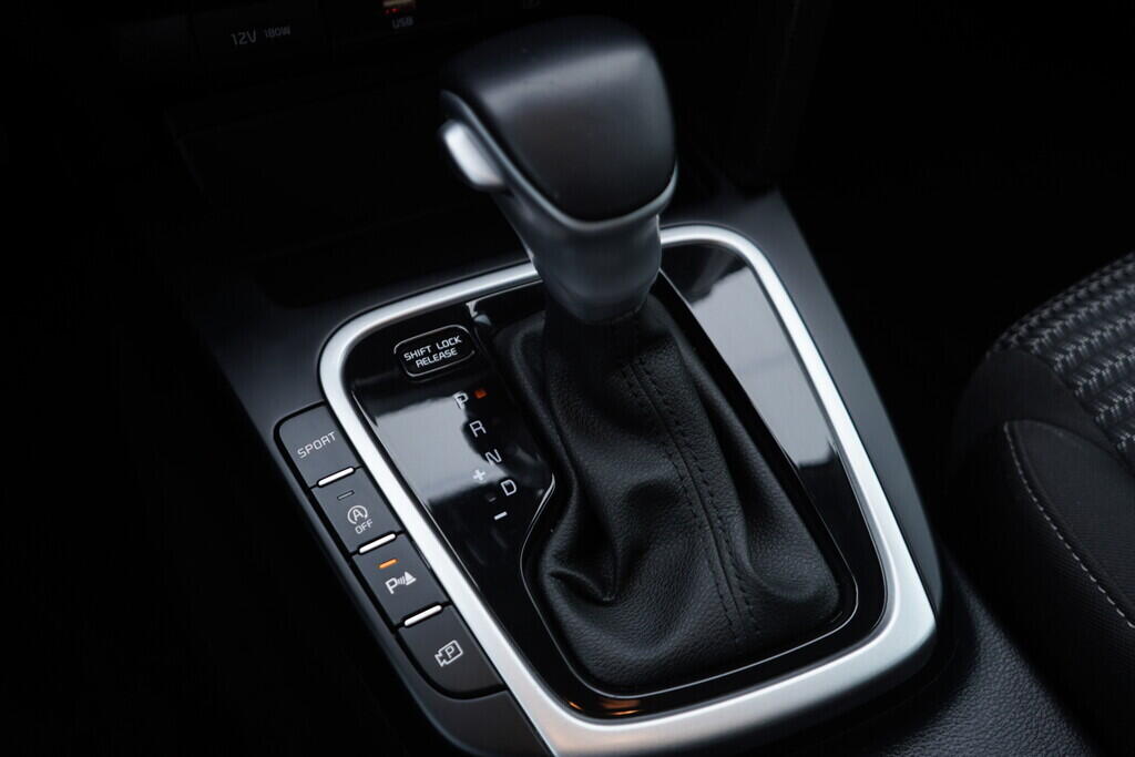 OV190V09682_34.webp_CEED Exclusive DCT 1.5 T-GDi 118 kW automat, DPH