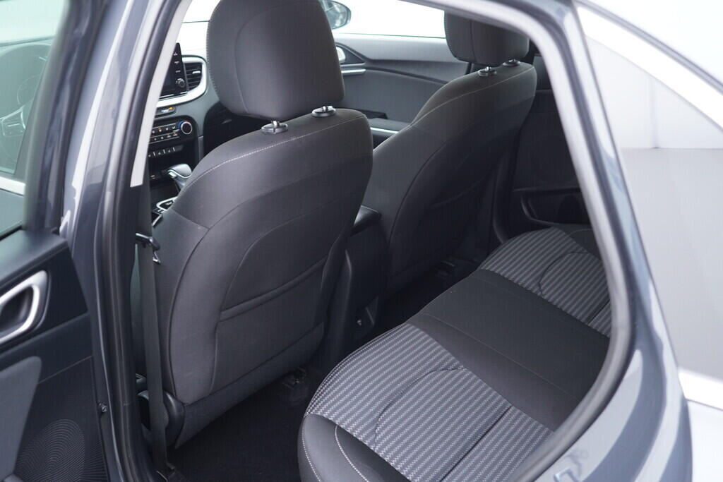 OV190V09682_35.webp_CEED Exclusive DCT 1.5 T-GDi 118 kW automat, DPH