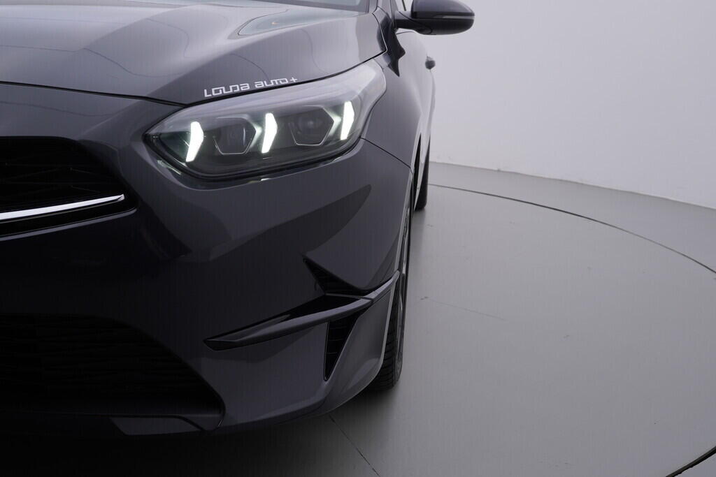 OV190V09682_42.webp_CEED Exclusive DCT 1.5 T-GDi 118 kW automat, DPH