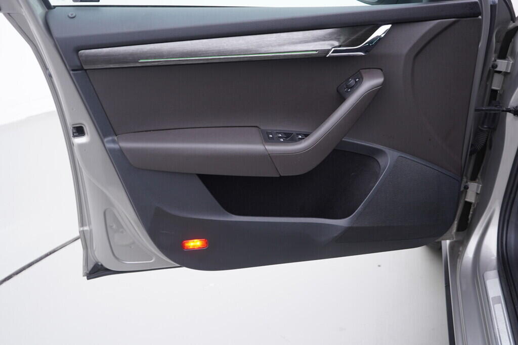 OV190V09686_19.webp_OCTAVIA Scout 2.0 TDI 110 kW automat