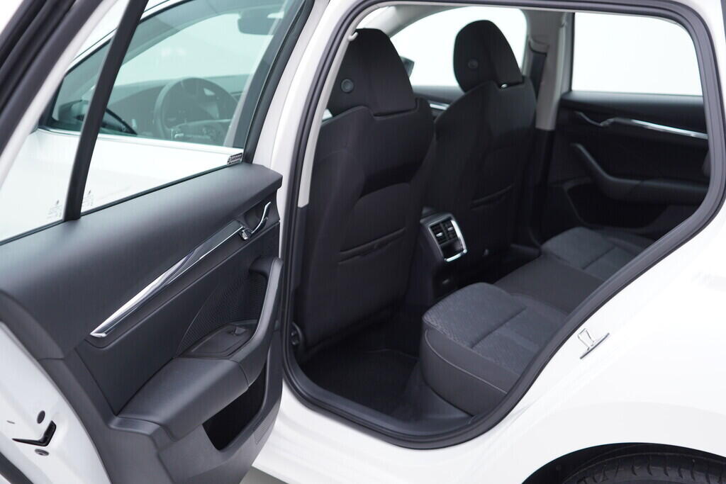 OV190V09688_34.webp_OCTAVIA Style 1.0 TSI 81 kW manuál, DPH