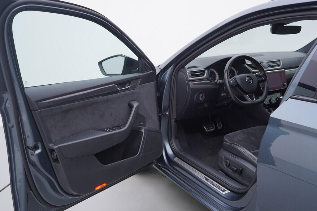 OV190V09690_18.webp_SUPERB SportLine 2.0 TDI 140 kW automat