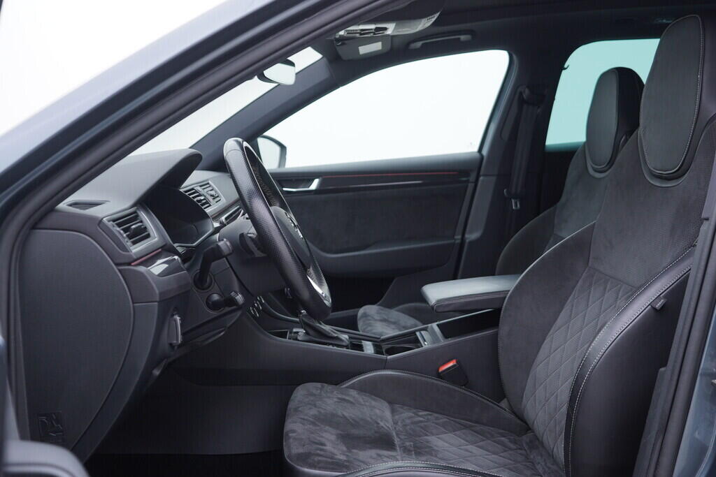 OV190V09690_24.webp_SUPERB SportLine 2.0 TDI 140 kW automat