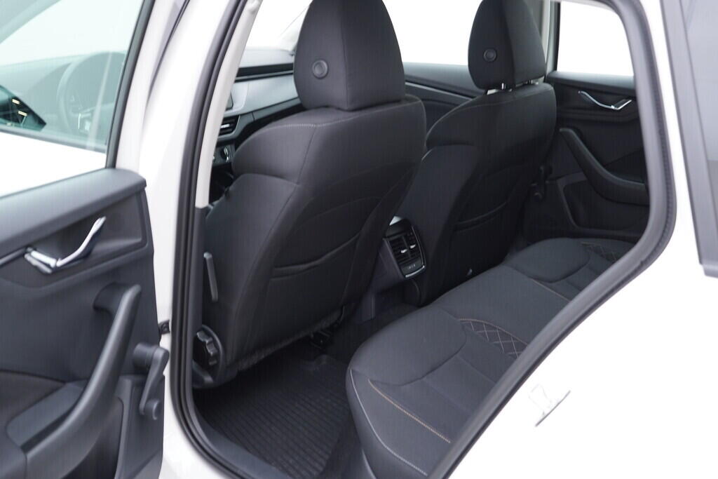 OV190V09691_33.webp_SCALA Ambition 1.0 TSI 81 kW manuál, DPH