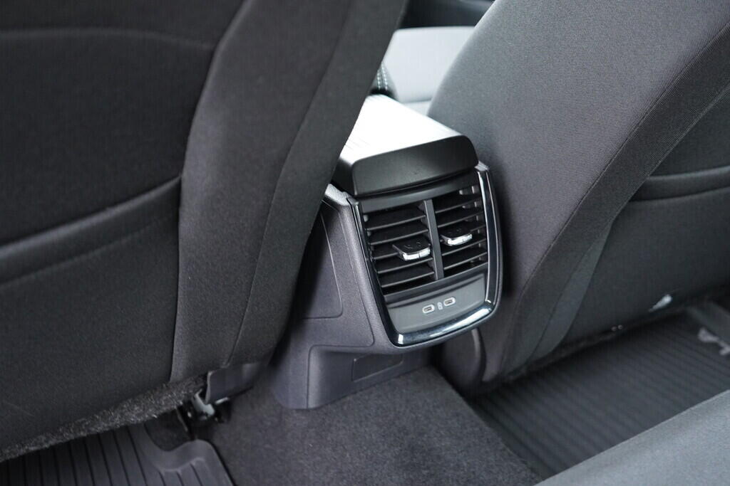 OV190V09691_34.webp_SCALA Ambition 1.0 TSI 81 kW manuál, DPH