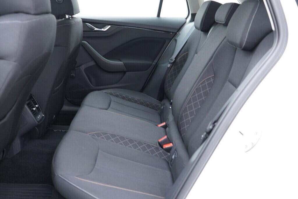 OV190V09691_35.webp_SCALA Ambition 1.0 TSI 81 kW manuál, DPH