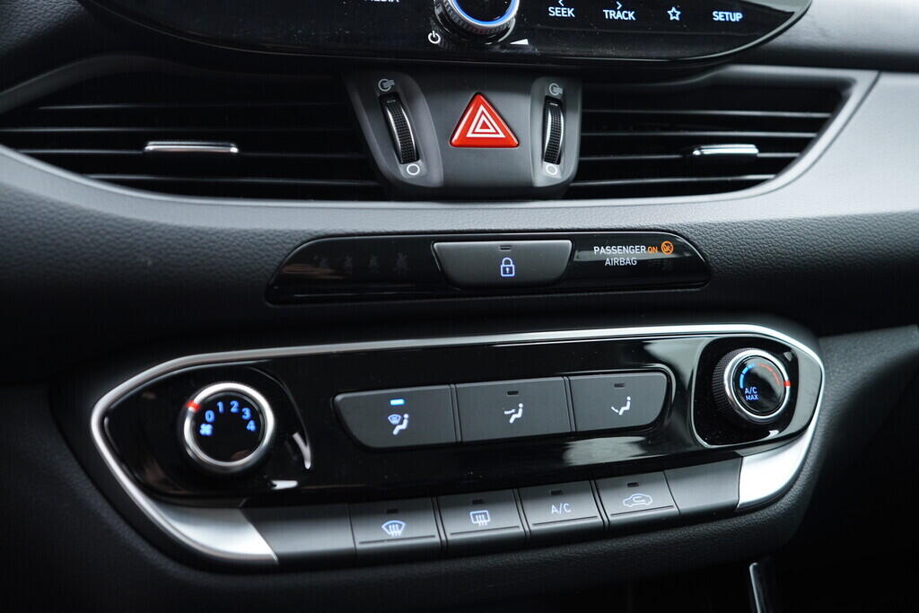 OV190V09699_32.webp_I30  1.0 T-GDi 74 kW manuál, DPH