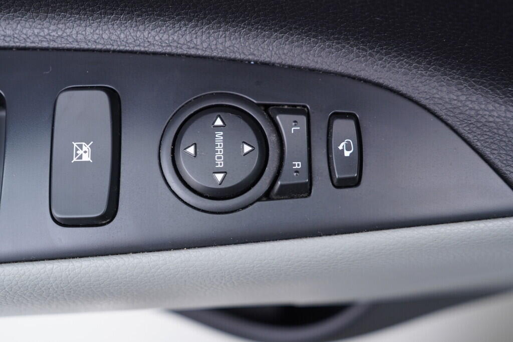 OV190V09701_21.webp_STONIC Spirit 1.0  88 kW manuál