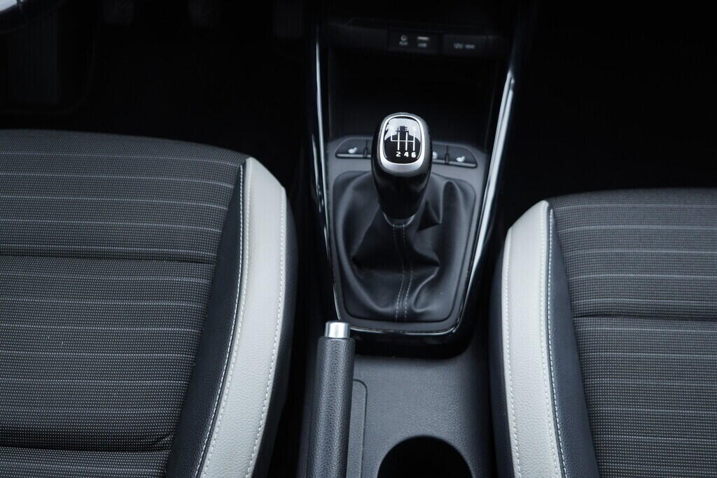 OV190V09701_32.webp_STONIC Spirit 1.0  88 kW manuál