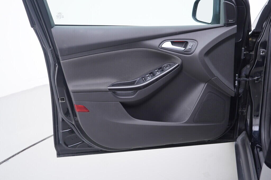 OV190V09702_19.webp_FOCUS Titanium 1.5  134 kW manuál