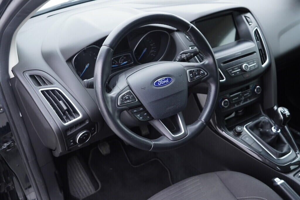 OV190V09702_22.webp_FOCUS Titanium 1.5  134 kW manuál