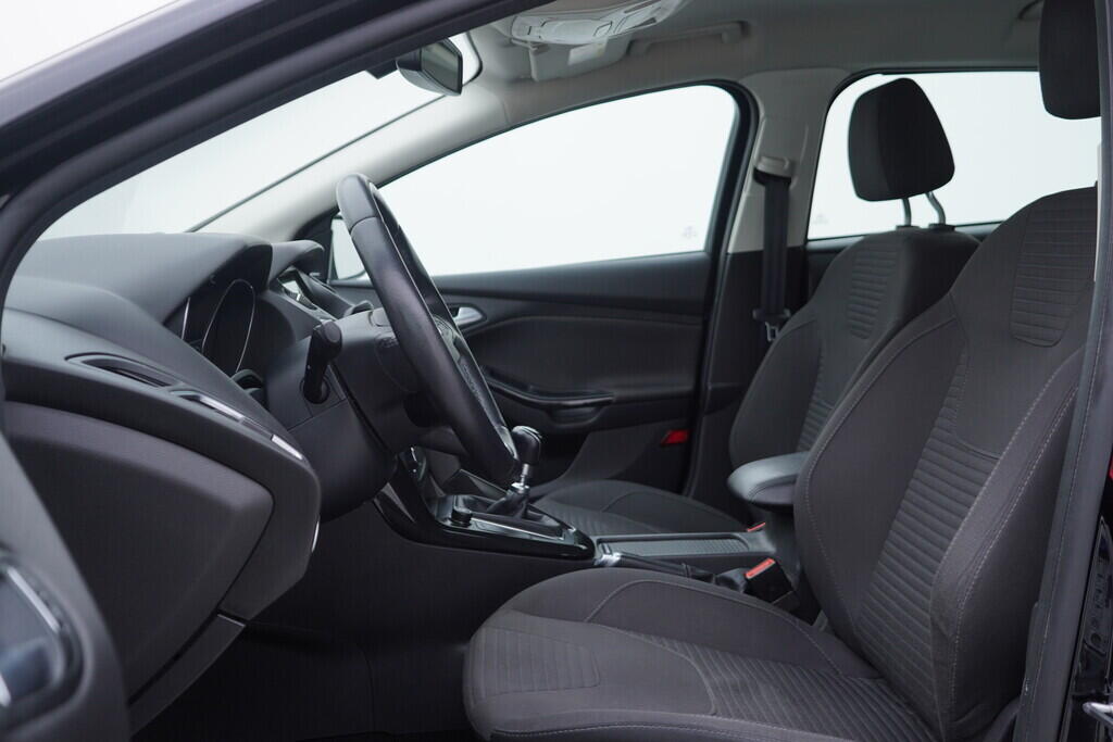 OV190V09702_23.webp_FOCUS Titanium 1.5  134 kW manuál