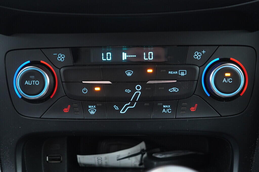 OV190V09702_31.webp_FOCUS Titanium 1.5  134 kW manuál