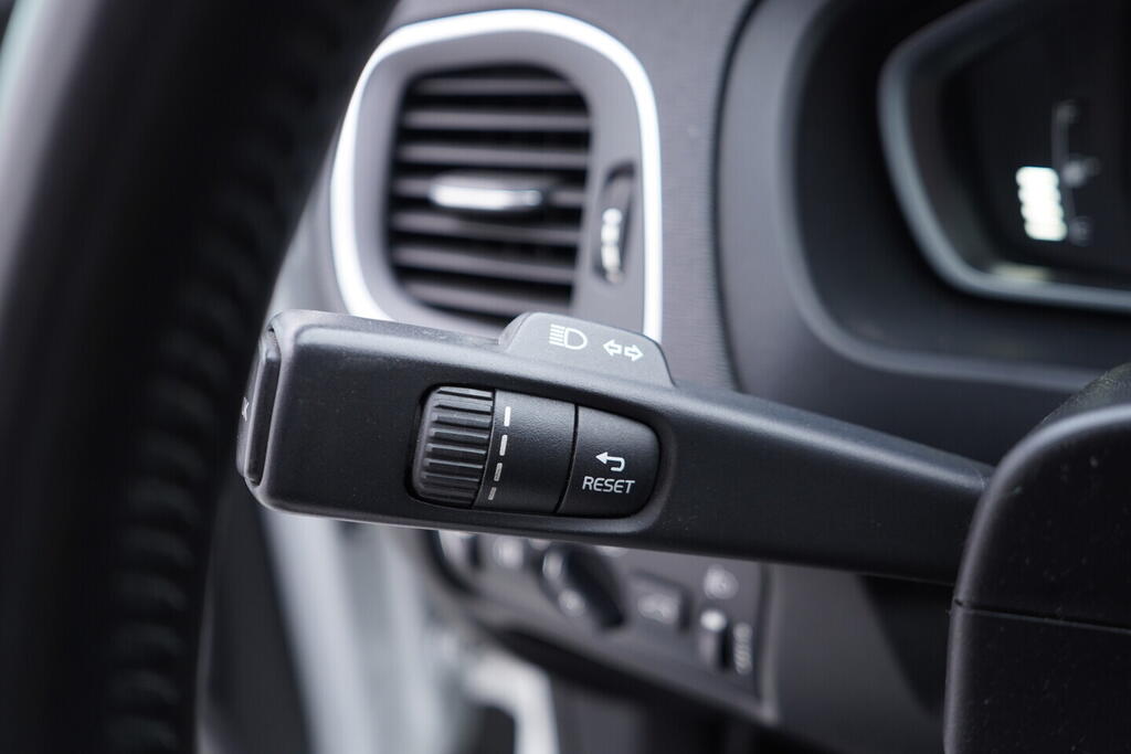 OV190V09703_23.webp_V40 Cross Country Business 2.0  88 kW manuál