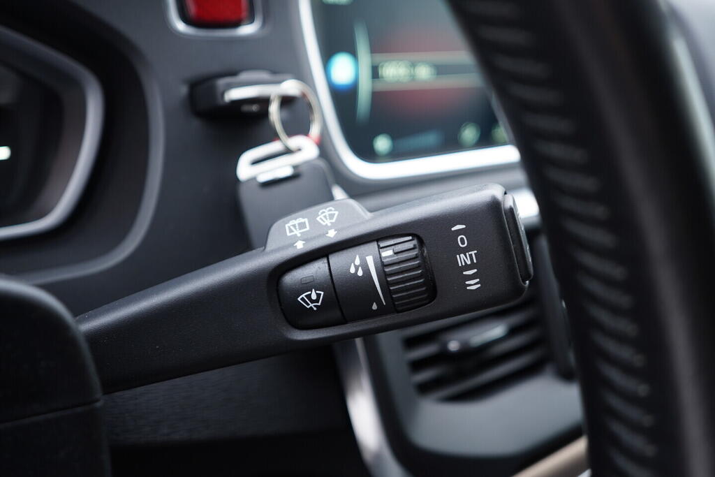 OV190V09703_24.webp_V40 Cross Country Business 2.0  88 kW manuál