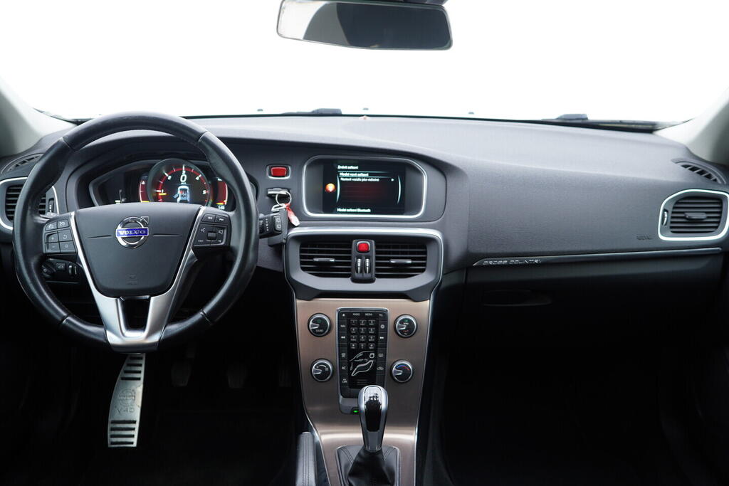 OV190V09703_25.webp_V40 Cross Country Business 2.0  88 kW manuál