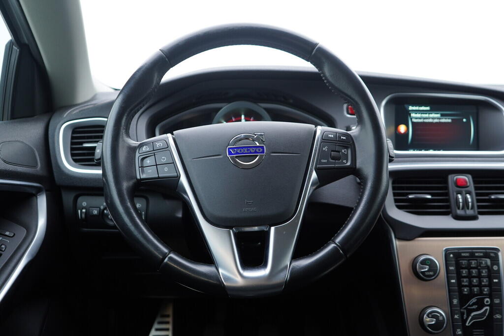 OV190V09703_26.webp_V40 Cross Country Business 2.0  88 kW manuál