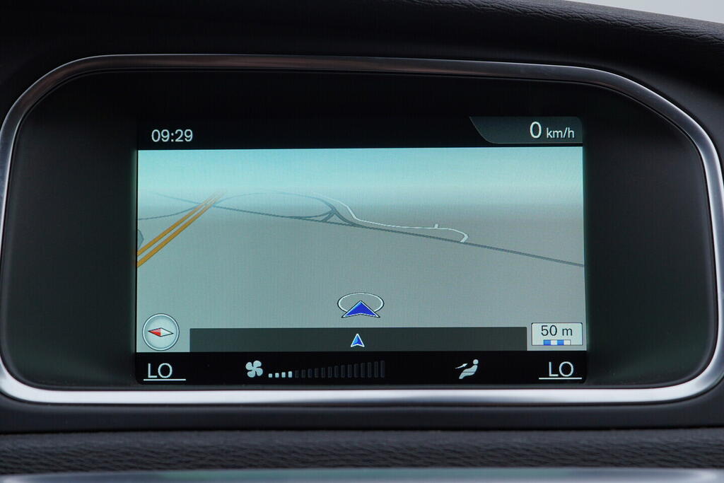 OV190V09703_28.webp_V40 Cross Country Business 2.0  88 kW manuál