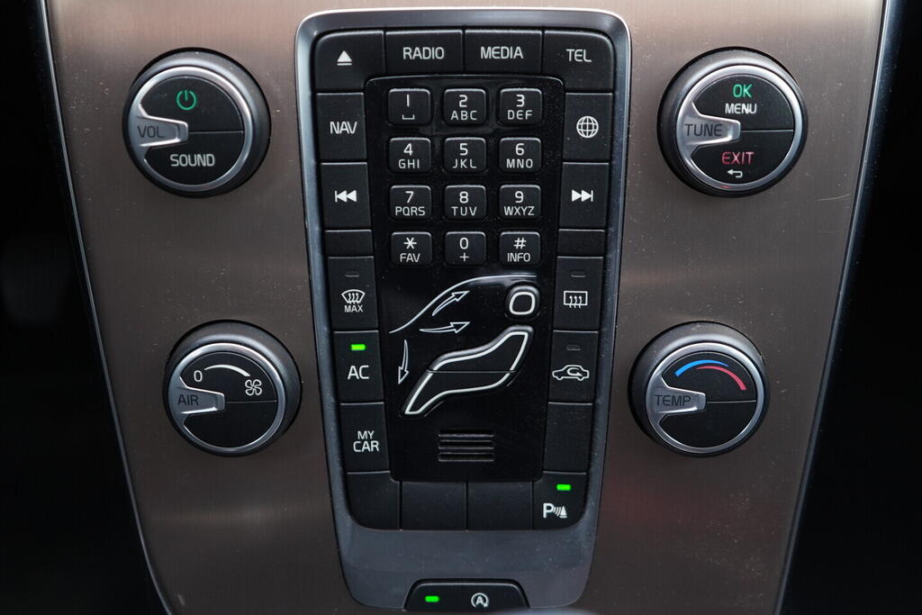 OV190V09703_29.webp_V40 Cross Country Business 2.0  88 kW manuál