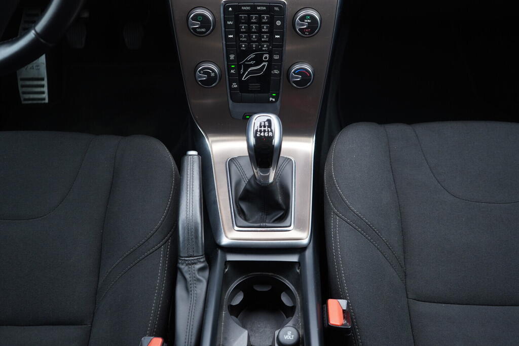 OV190V09703_30.webp_V40 Cross Country Business 2.0  88 kW manuál