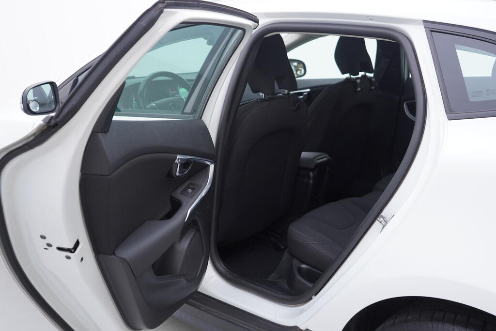 OV190V09703_31.webp_V40 Cross Country Business 2.0  88 kW manuál