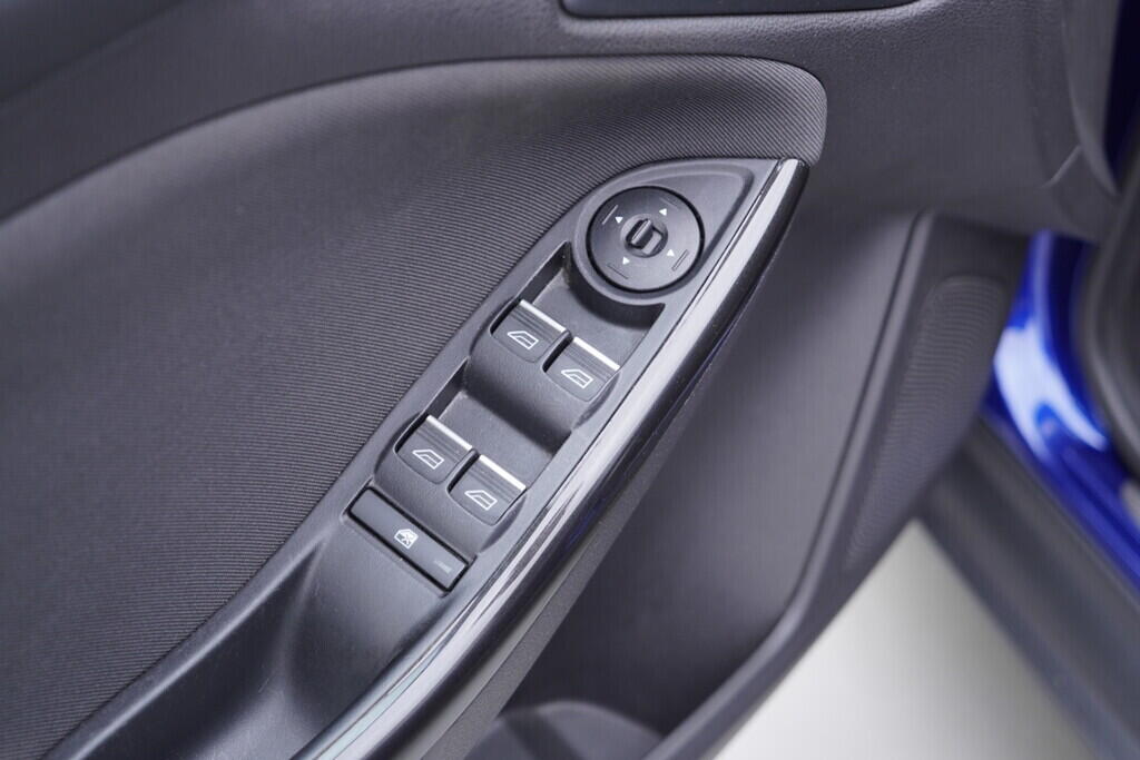 OV190V09704_20.webp_FOCUS Titanium 1.0  92 kW manuál