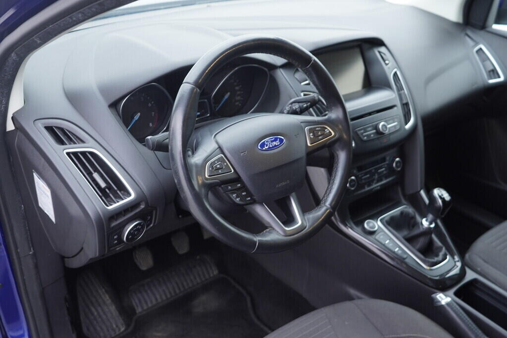 OV190V09704_21.webp_FOCUS Titanium 1.0  92 kW manuál