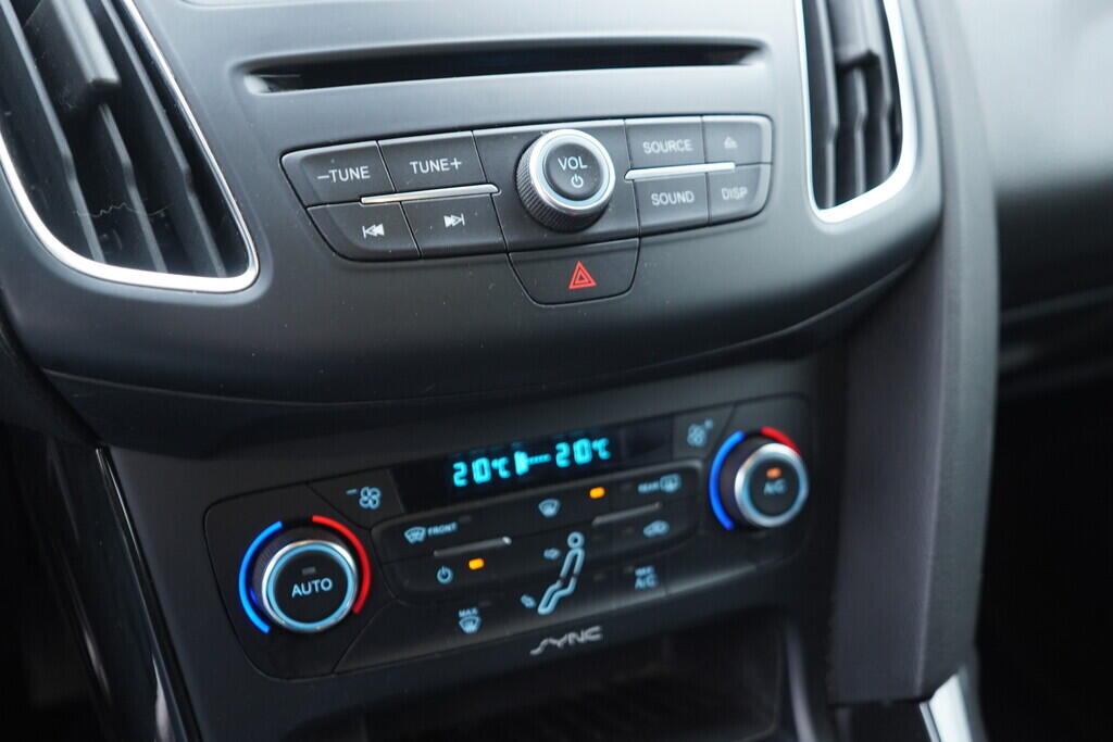 OV190V09704_30.webp_FOCUS Titanium 1.0  92 kW manuál