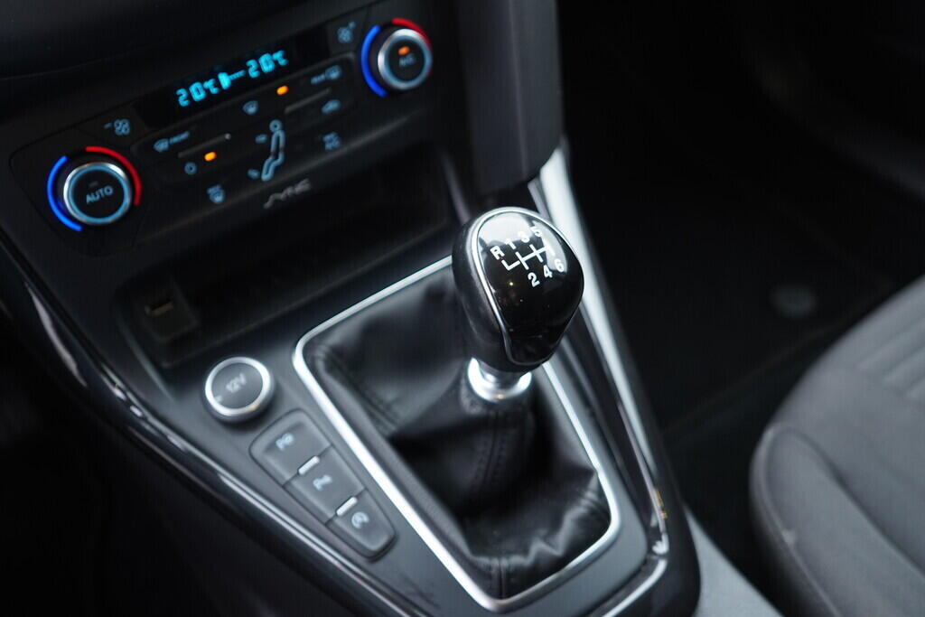 OV190V09704_31.webp_FOCUS Titanium 1.0  92 kW manuál