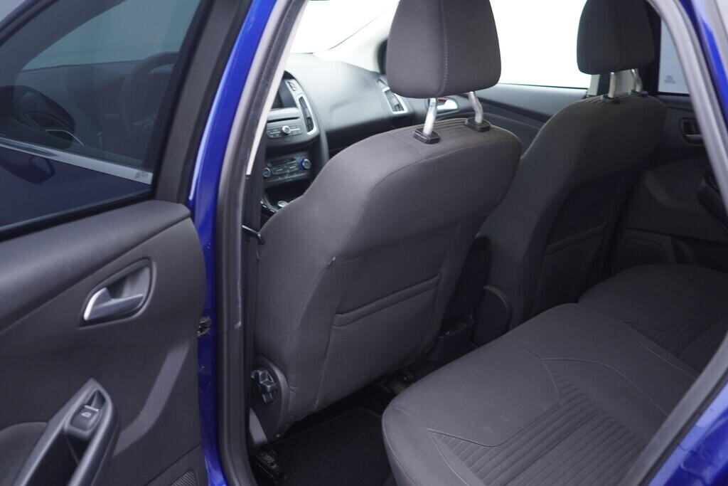 OV190V09704_32.webp_FOCUS Titanium 1.0  92 kW manuál