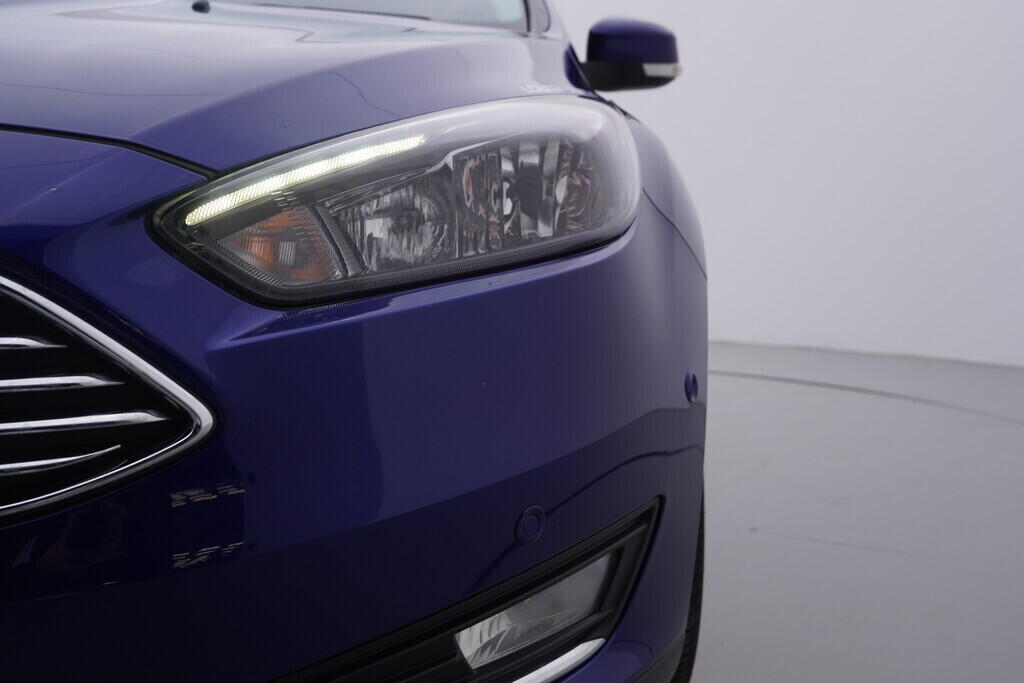 OV190V09704_39.webp_FOCUS Titanium 1.0  92 kW manuál