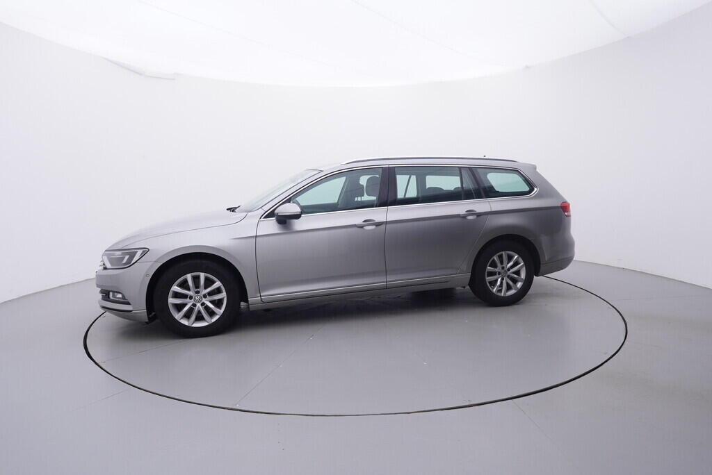 OV190V09705_11.webp_PASSAT VARIANT Comfortline 1.6 TDI 88 kW manuál