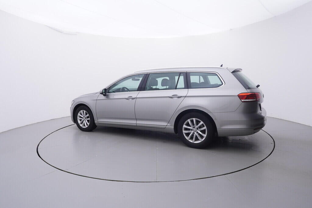 OV190V09705_12.webp_PASSAT VARIANT Comfortline 1.6 TDI 88 kW manuál