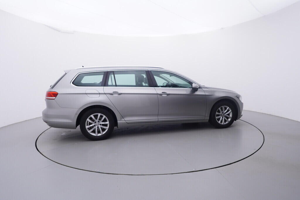 OV190V09705_15.webp_PASSAT VARIANT Comfortline 1.6 TDI 88 kW manuál