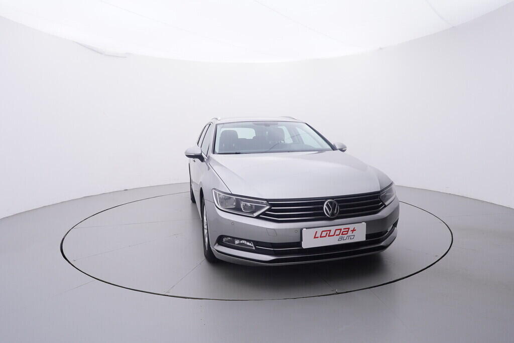 OV190V09705_17.webp_PASSAT VARIANT Comfortline 1.6 TDI 88 kW manuál