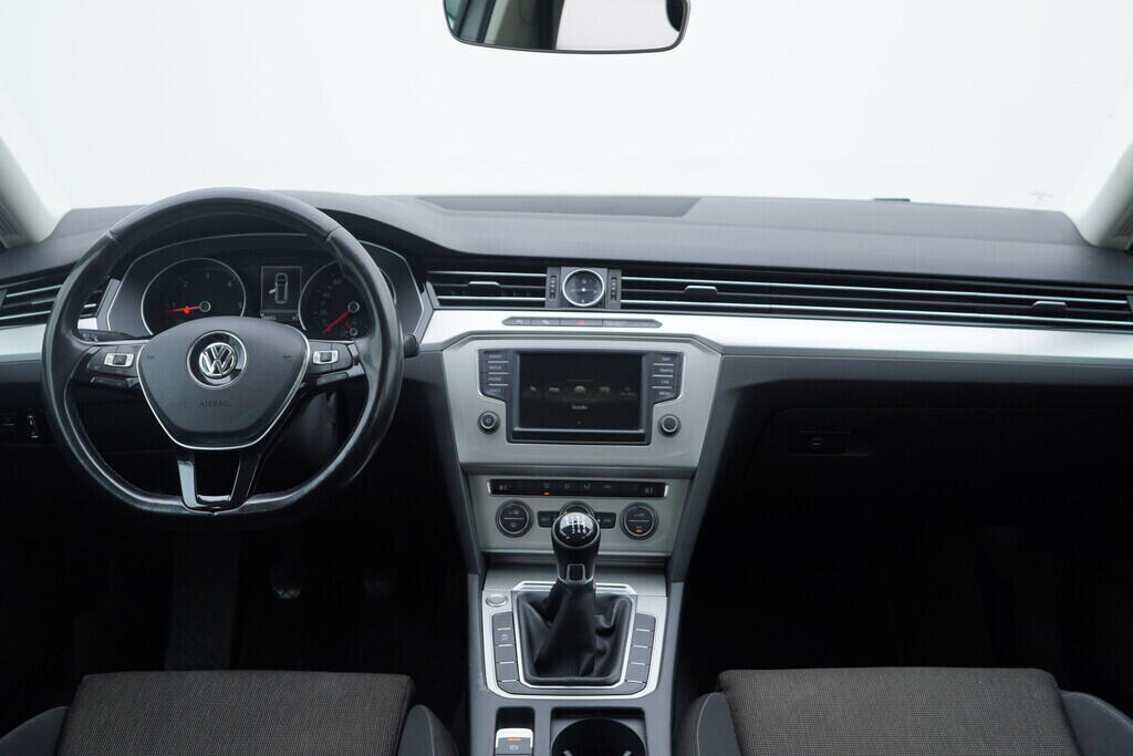 OV190V09705_26.webp_PASSAT VARIANT Comfortline 1.6 TDI 88 kW manuál