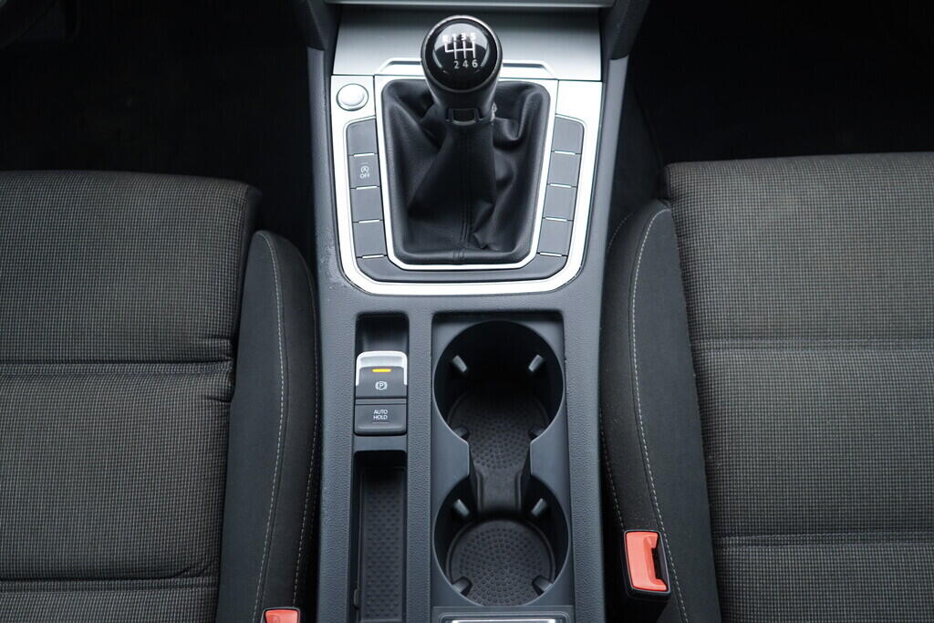 OV190V09705_33.webp_PASSAT VARIANT Comfortline 1.6 TDI 88 kW manuál