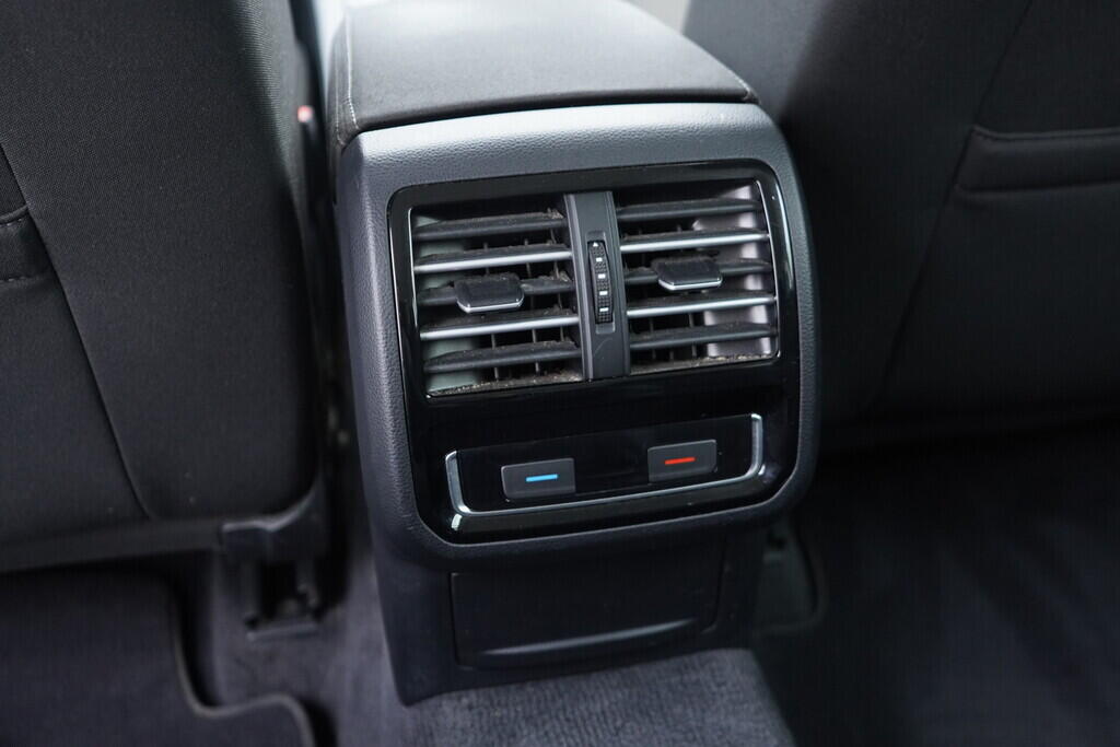 OV190V09705_36.webp_PASSAT VARIANT Comfortline 1.6 TDI 88 kW manuál