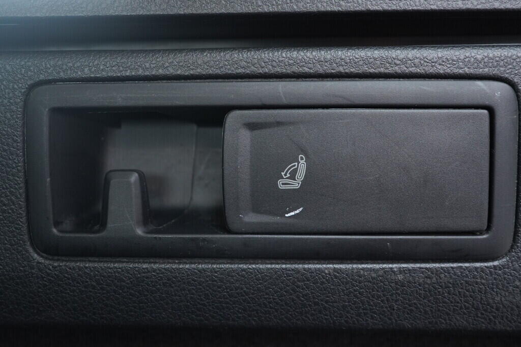 OV190V09705_39.webp_PASSAT VARIANT Comfortline 1.6 TDI 88 kW manuál