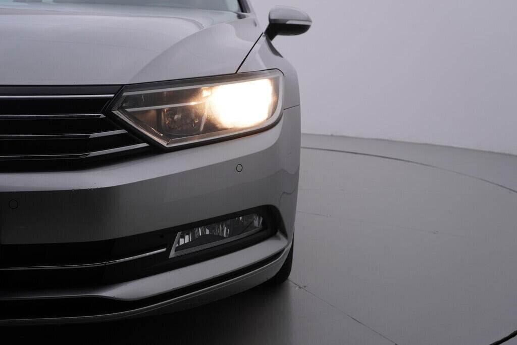 OV190V09705_42.webp_PASSAT VARIANT Comfortline 1.6 TDI 88 kW manuál