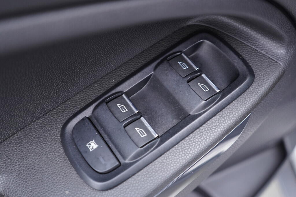 OV190V09709_20.webp_ECOSPORT Titanium 1.0  92 kW manuál